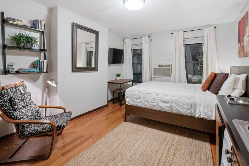 Great Location In Times Square Near Subway Appartement *